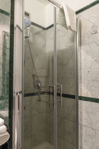 Bathroom 5, Hotel Villa Sofia, Viterbo