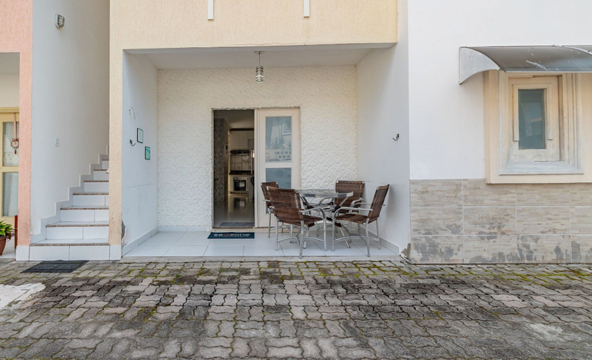 Outdoor dining 5, House With Pool and Barbecue Porto S. - BA Flo001, Porto Seguro