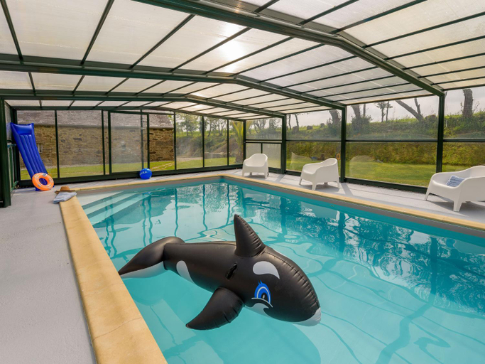 Sport & Beauty 4, Holiday home with private pool, Finistère