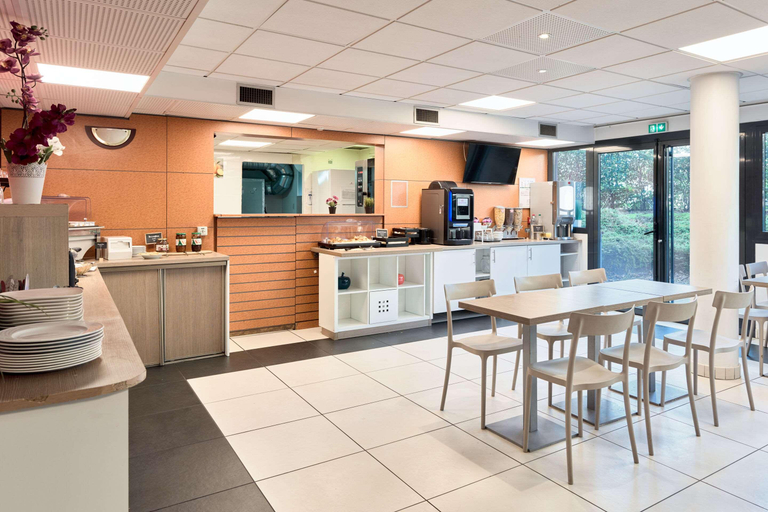 Food & Drinks 5, Comfort Aparthotel Versailles Saint Cyr l'Ecole, Yvelines