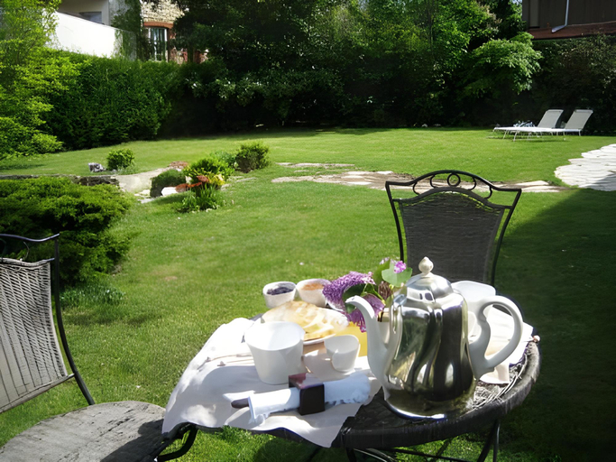 Others 2, Bed & Breakfast La Clepsydre, Hauts-de-Seine