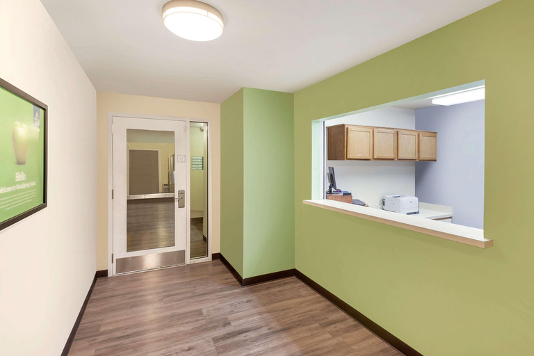 Public Area, Woodspring Suites Des Moines Pleasant Hill, Polk