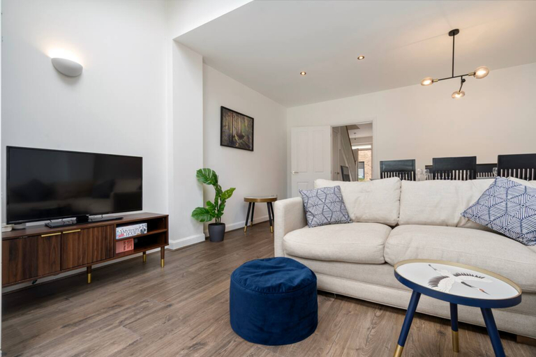 Bedroom 5, London 4-Bed in Coulsdon, 20 mins Gatwick, Parking, London