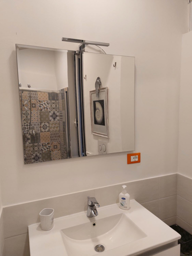 Bathroom 2, PIAZZETTA la MADDALENA 2, Savona