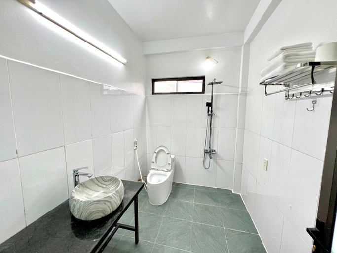 Bathroom 4, Noibai Sunflower Hotel, Sóc Sơn