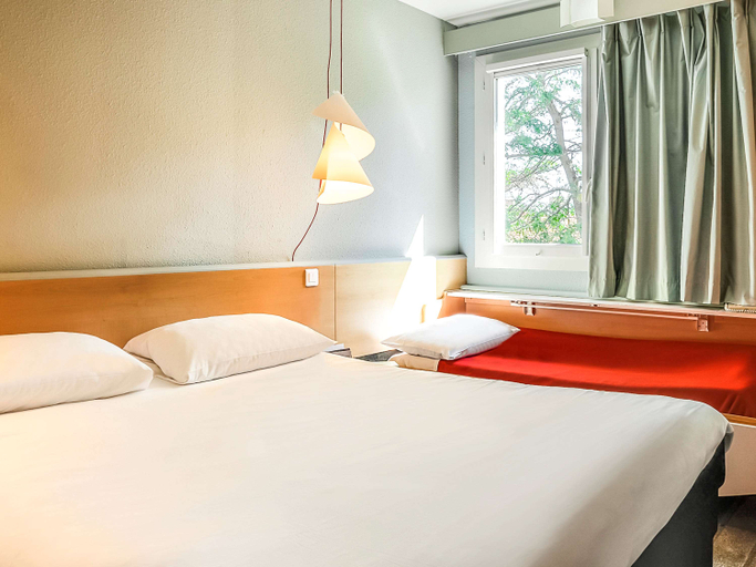 Bedroom 2, ibis Salon-de-Provence South, Bouches-du-Rhône