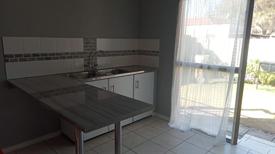 Others 4, Marli Guesthouse, Lejweleputswa