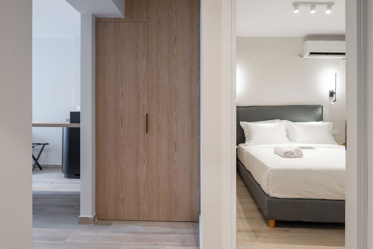 Bedroom 5, Vision Lavraga, Attica