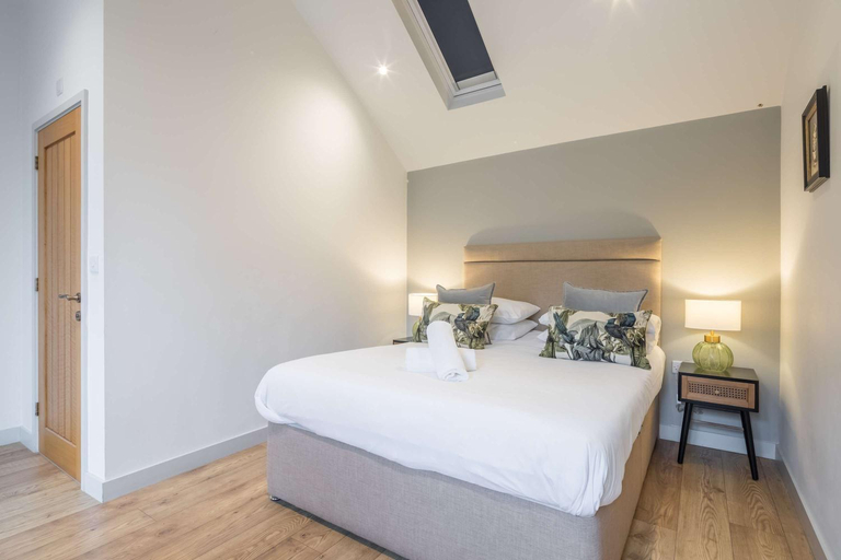 Others 3, King Deluxe Ensuite with Courtyard View - Venn, Cambridgeshire