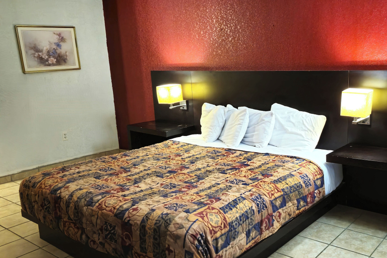 Bedroom 3, River Valley Inn & Suites (Extended Stay), Sebastian