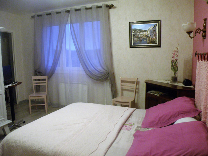 Others 2, Charmant Chalet avec Cheminee et Balcon a Cousances-les-Forges - FR-1-585-123, Meuse