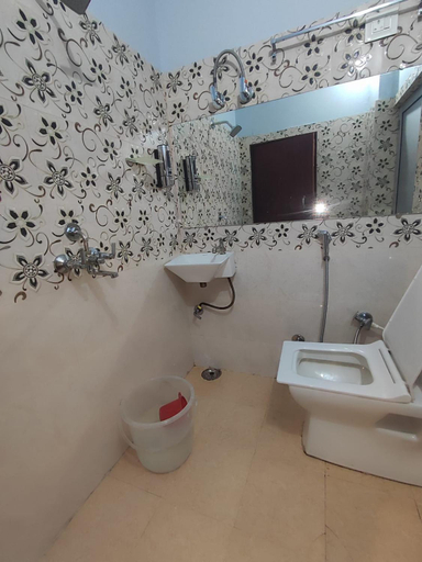 Bathroom 5, Sharvil inn, Lucknow
