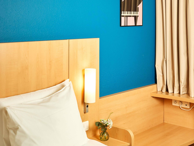 Bedroom 3, ibis Paris La Défense Esplanade, Hauts-de-Seine