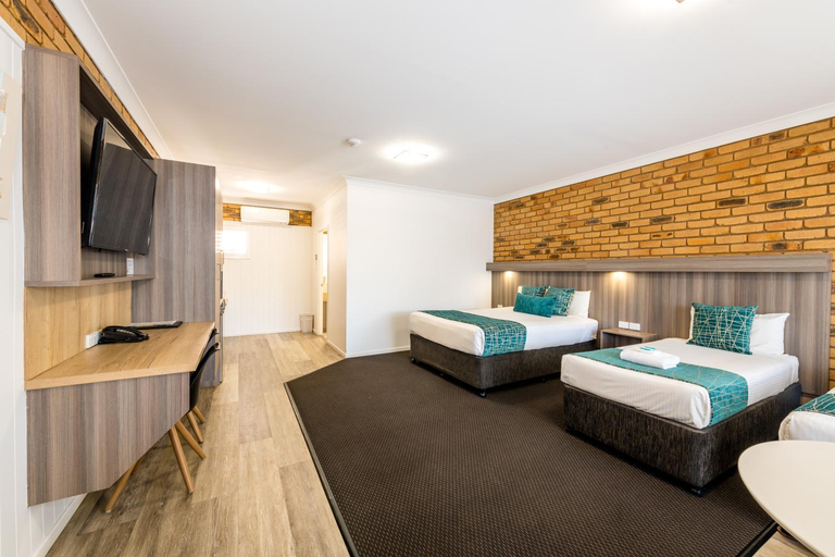 Bedroom 3, The Club Motor Inn Chinchilla, Chinchilla