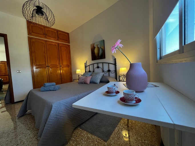 Others 5, Sarah Kite II Vv, Room 1, Las Palmas