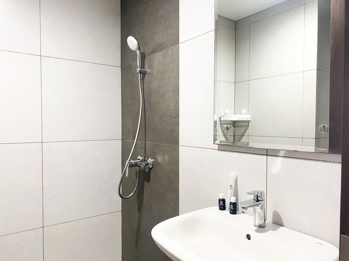 Bathroom 5, Simple Studio at LRT City Bekasi Apartment By Travelio, Bekasi