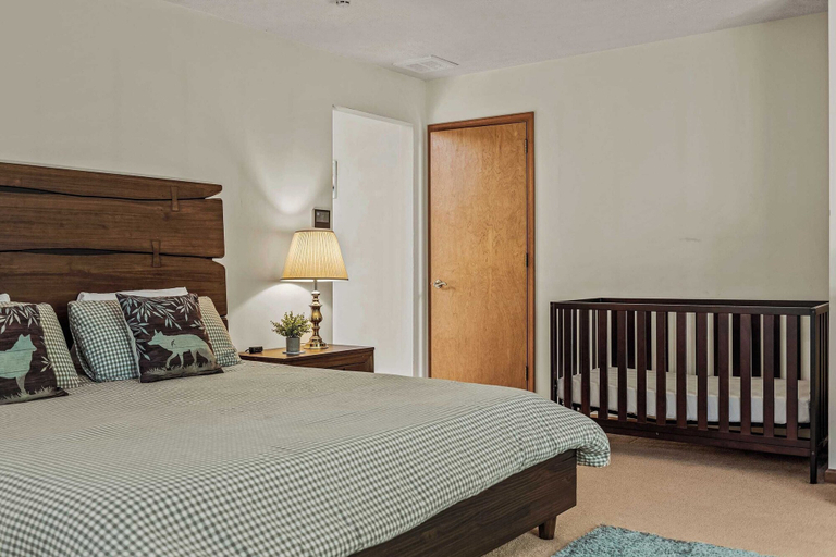 Bedroom 5, Tranquil Waterside by Avantstay Lakefront + Dock, Game Room, Views, Monroe