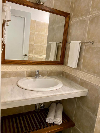 Bathroom 2, Ayres House, n.a540