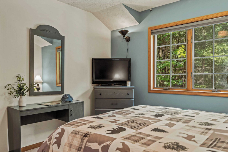 Bedroom 3, Tranquil Waterside by Avantstay Lakefront + Dock, Game Room, Views, Monroe