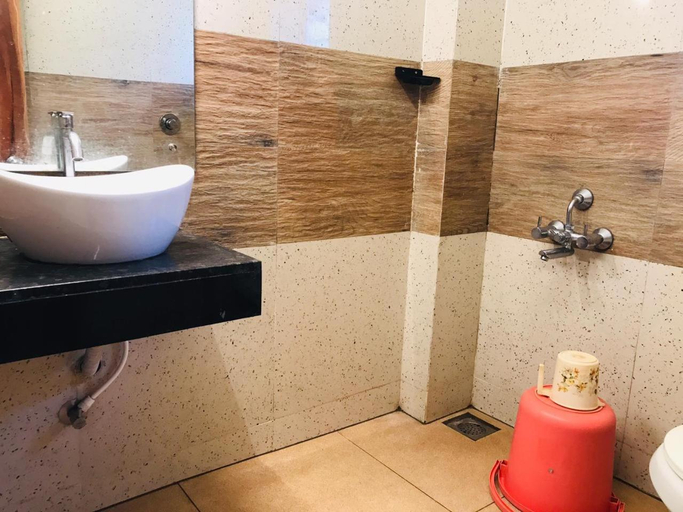 Bathroom 4, Hotel Royal Inn Mangaluru, Dakshina Kannada