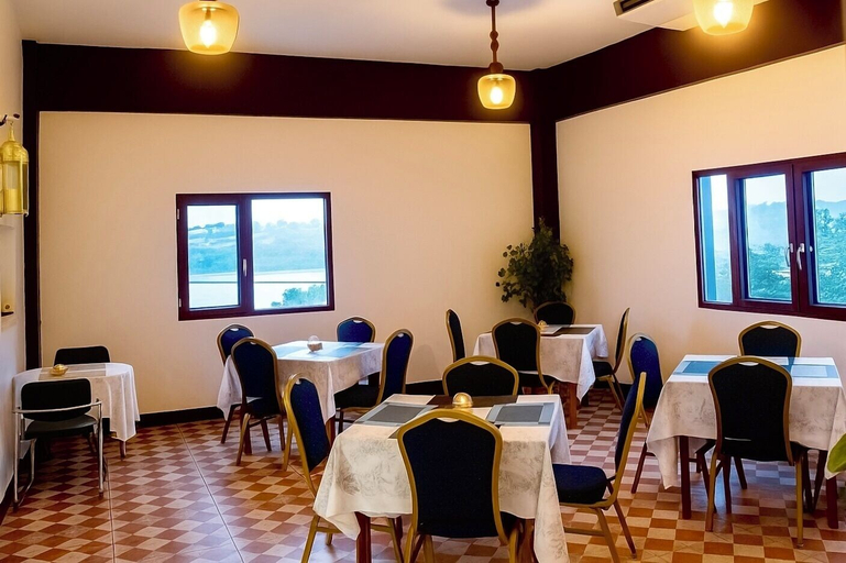 Food & Drinks 5, Crown Royale Hotel & Lounge, Port Vila