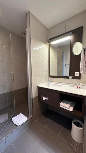 Bathroom 4, Hotel Bristol, Pas-de-Calais