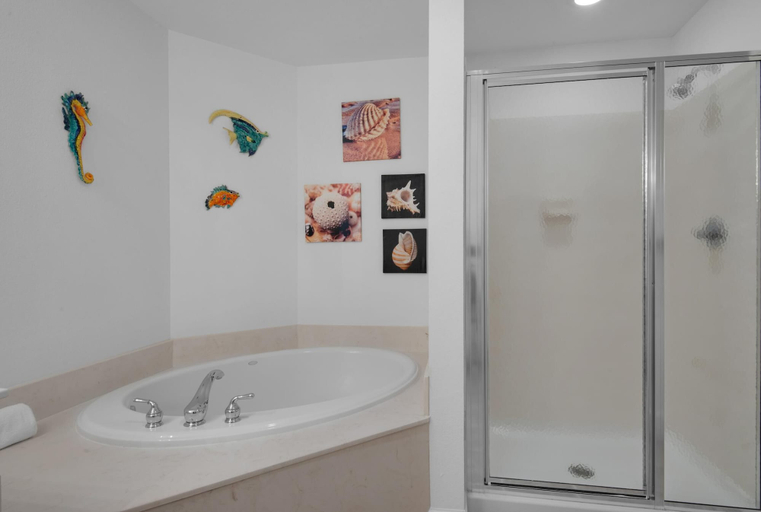 Bathroom 4, Tidewater 901, Bay