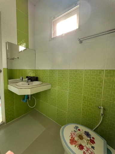 Bathroom 2, Suriyan Villa, Si Sawat
