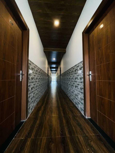 Hallway, Dreamland Resort, Nainital