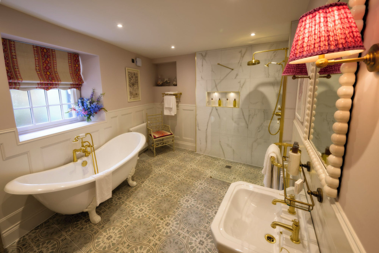 Bathroom 3, George and Dragon Clifton, Cumbria