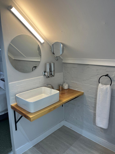Bathroom 3, Gateside Guesthouse, Umgungundlovu