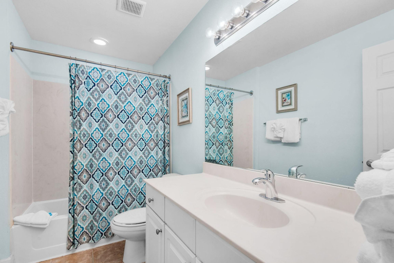 Bathroom 5, Tidewater 2115, Bay