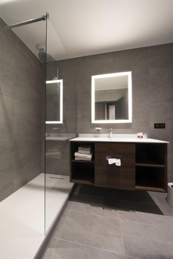 Bathroom 4, Hotel Bristol, Pas-de-Calais