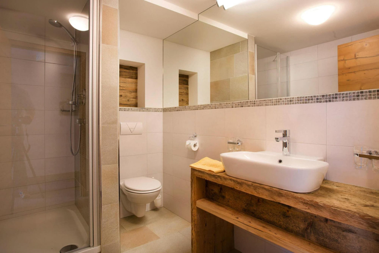 Bathroom 3, Apartment in Hohe Tauern With Mountain Views, Zell am See