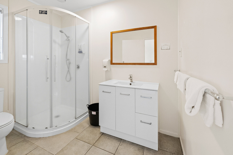 Bathroom 4, Kowhai motel, Rotorua