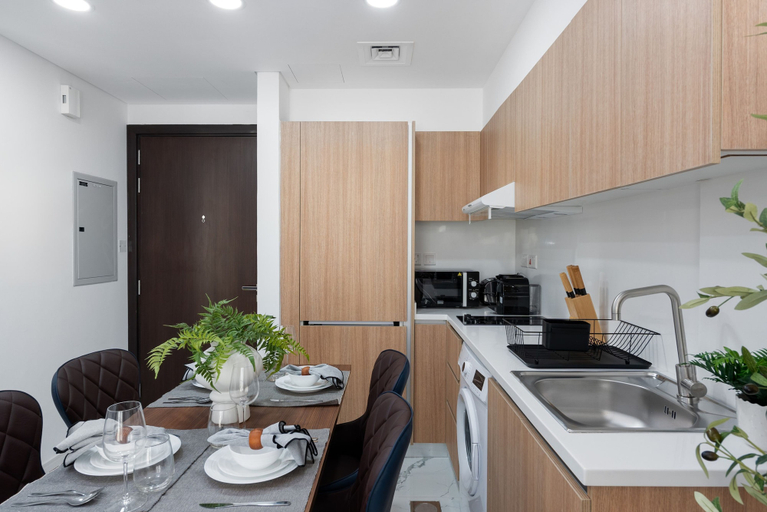 Room 3, Urban 1BR in Masdar City w Pool View Balcony, Abu Dhabi City