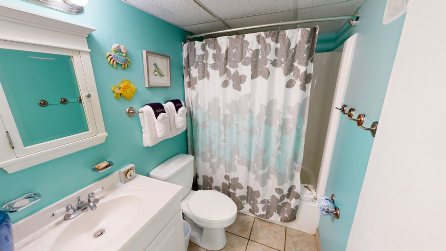 Bathroom, Venus 116 2 Bedroom Condo by RedAwning, Okaloosa