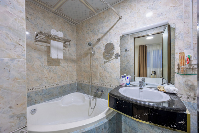 Bathroom 5, A25 Hotel - 22 Nguyen Cu Trinh, District 1