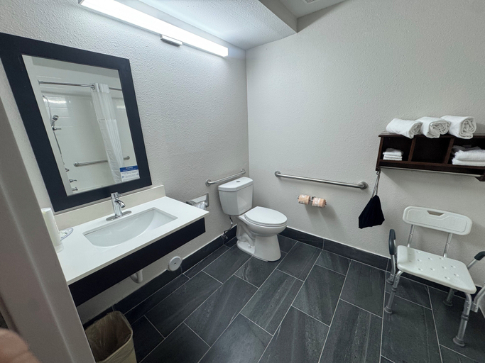 Bathroom 4, Quality Inn Chattanooga Hamilton Place, Hamilton
