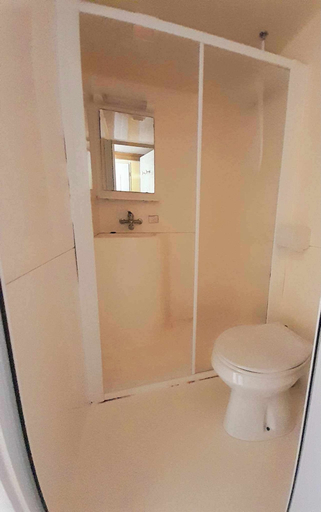 Bathroom 4, Les Auzerals camping du lac, Tarn