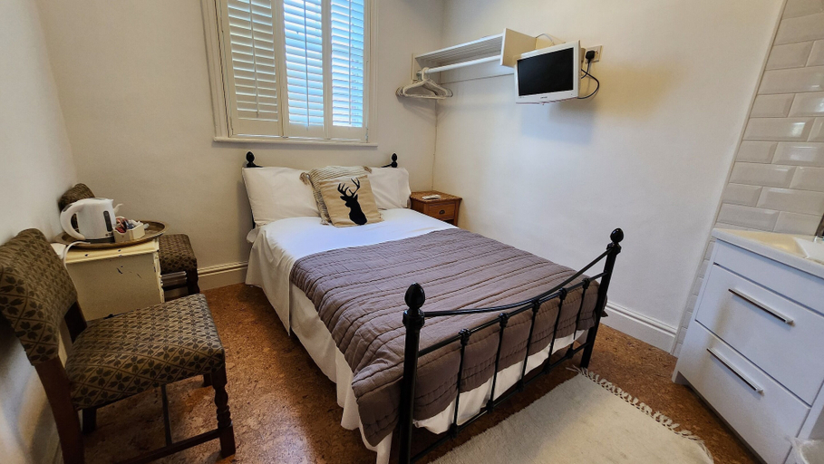 Bedroom 2, OYO Cornerstone Manor Hotel, Trafford