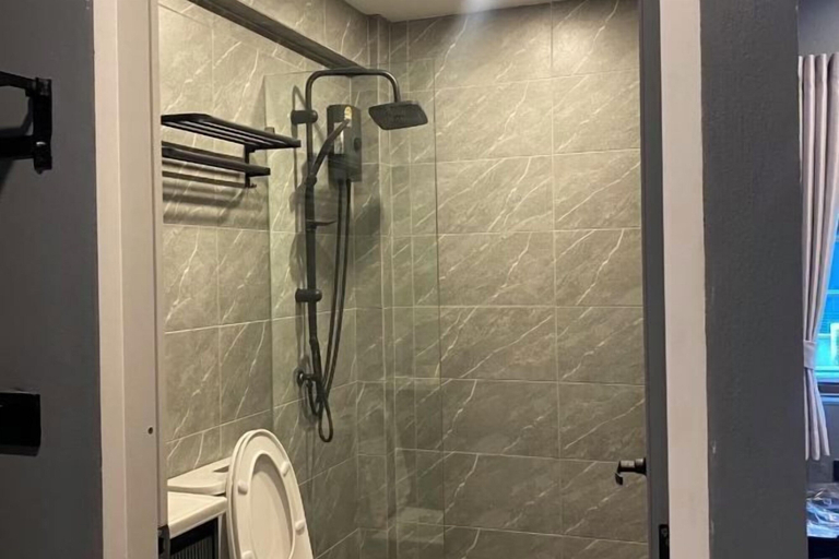 Bathroom 4, Bridge Donmueang, Don Muang