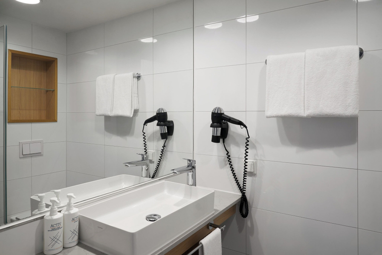 Bathroom 4, Four Points Flex by Sheraton Goettingen, Göttingen