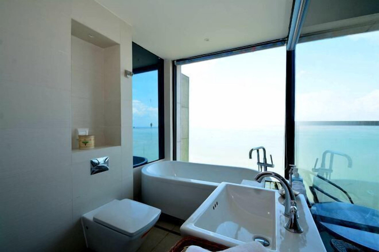 Bathroom 5, One Room One Car Seaview Holiday Apartment, Beihai