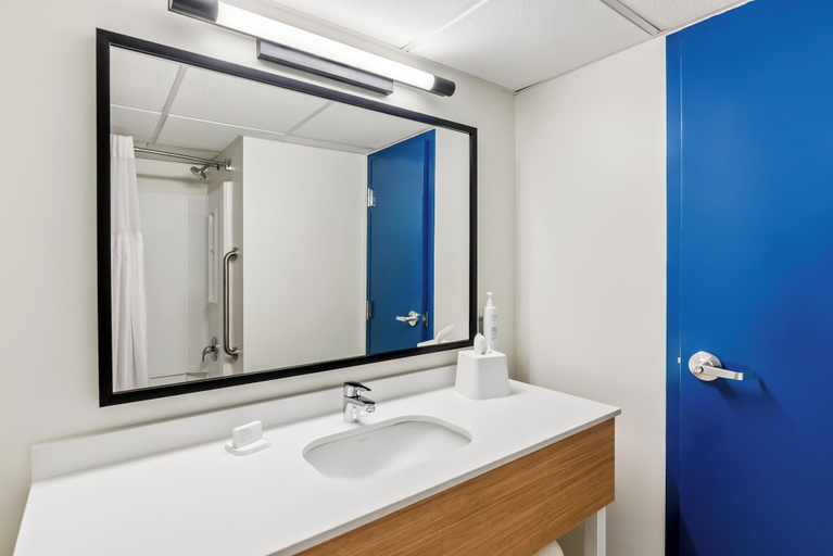 Bathroom 3, Spark by Hilton Lexington, Rockbridge