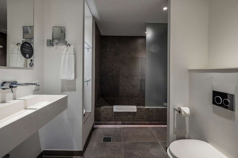 Bathroom 5, Comwell Hvide Hus Aalborg Dolce by Wyndham, Aalborg