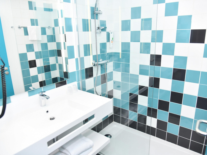Bathroom 4, ibis Styles Avignon Sud, Vaucluse