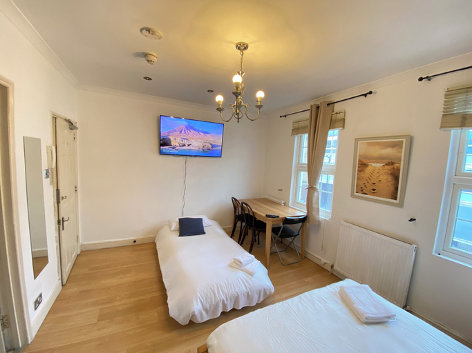 Room 2, Stunning 1-bed Apartment in London, London