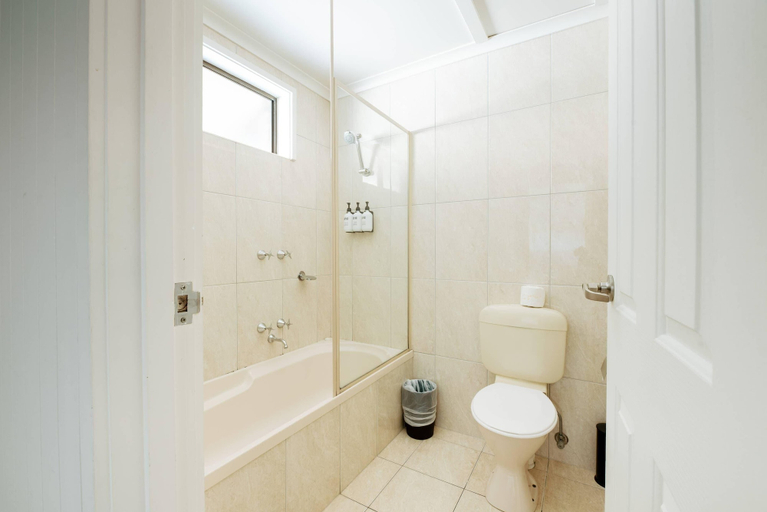 Bathroom 5, Quality Hotel Lakeside, Gr. Bendigo - Central
