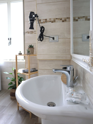 Bathroom 4, RODA Apartments, Napoli